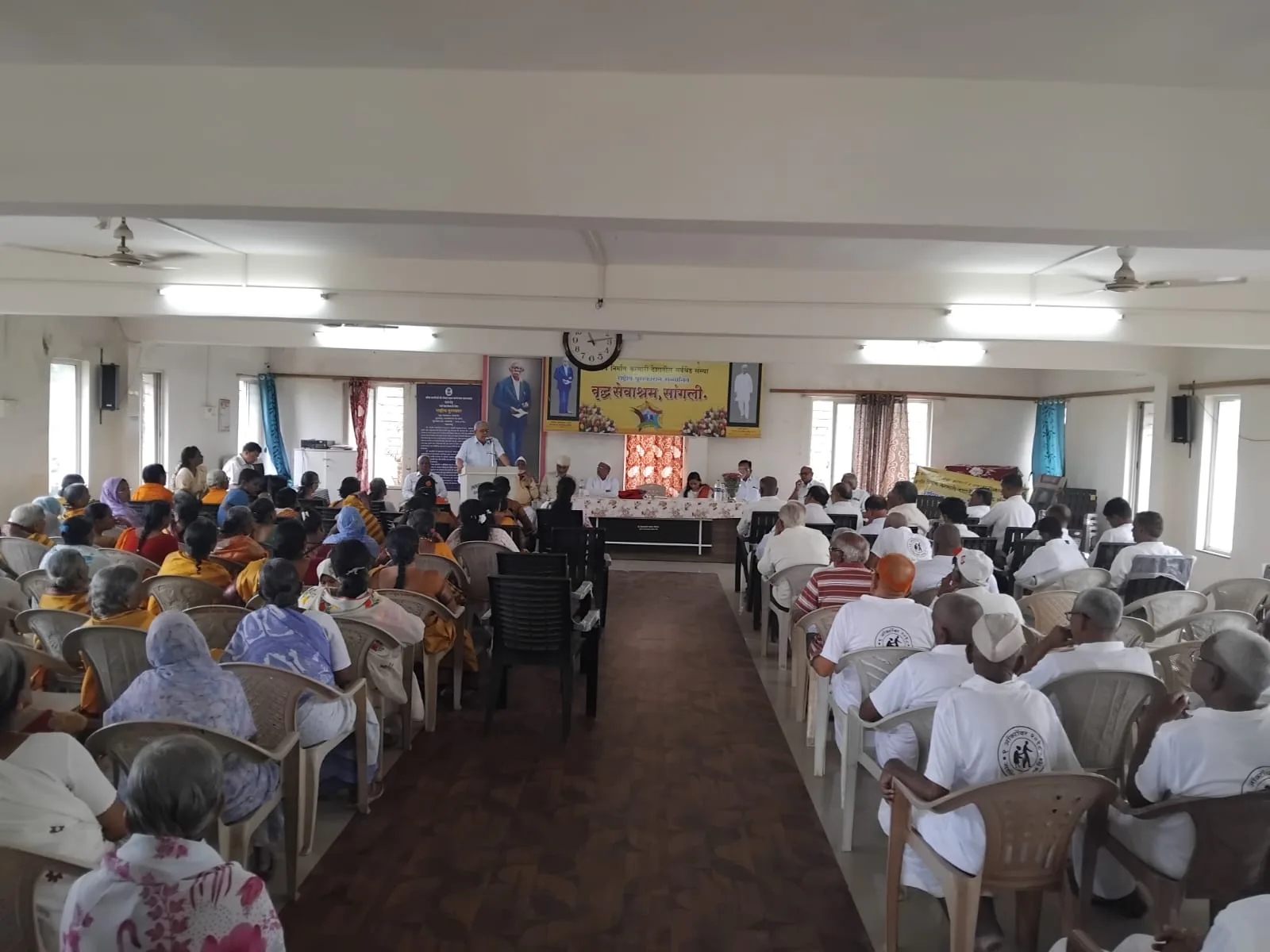 वृद्ध सेवाश्रम छायाचित्र