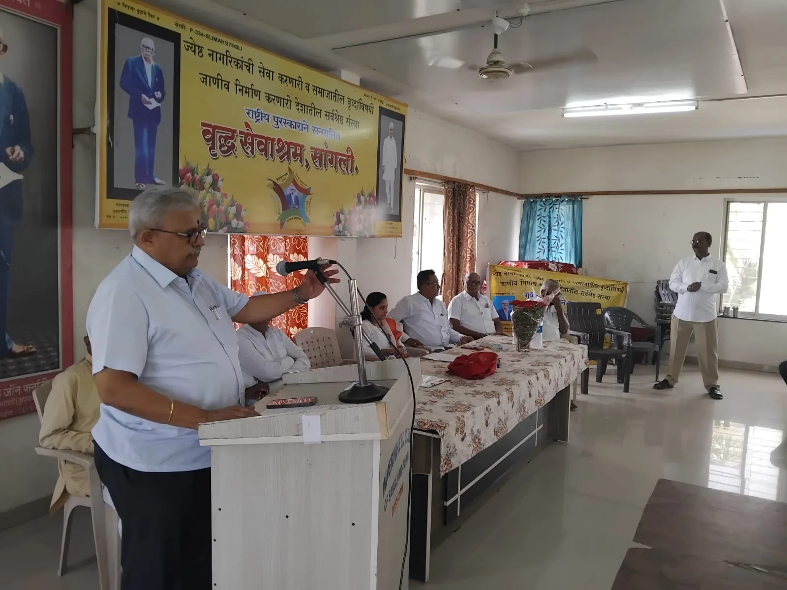 वृद्ध सेवाश्रम छायाचित्र