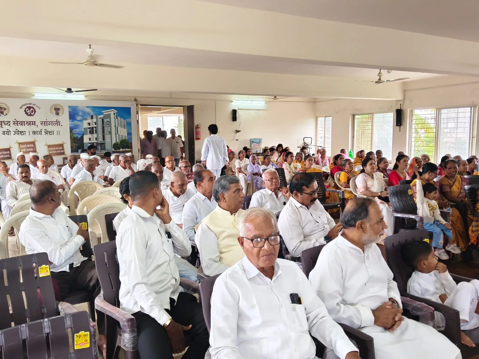 वृद्ध सेवाश्रम छायाचित्र