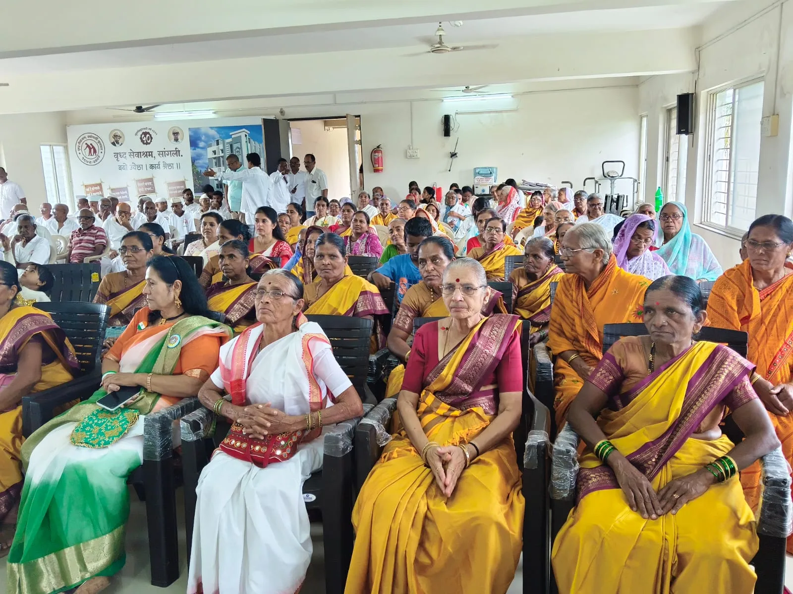 वृद्ध सेवाश्रम छायाचित्र