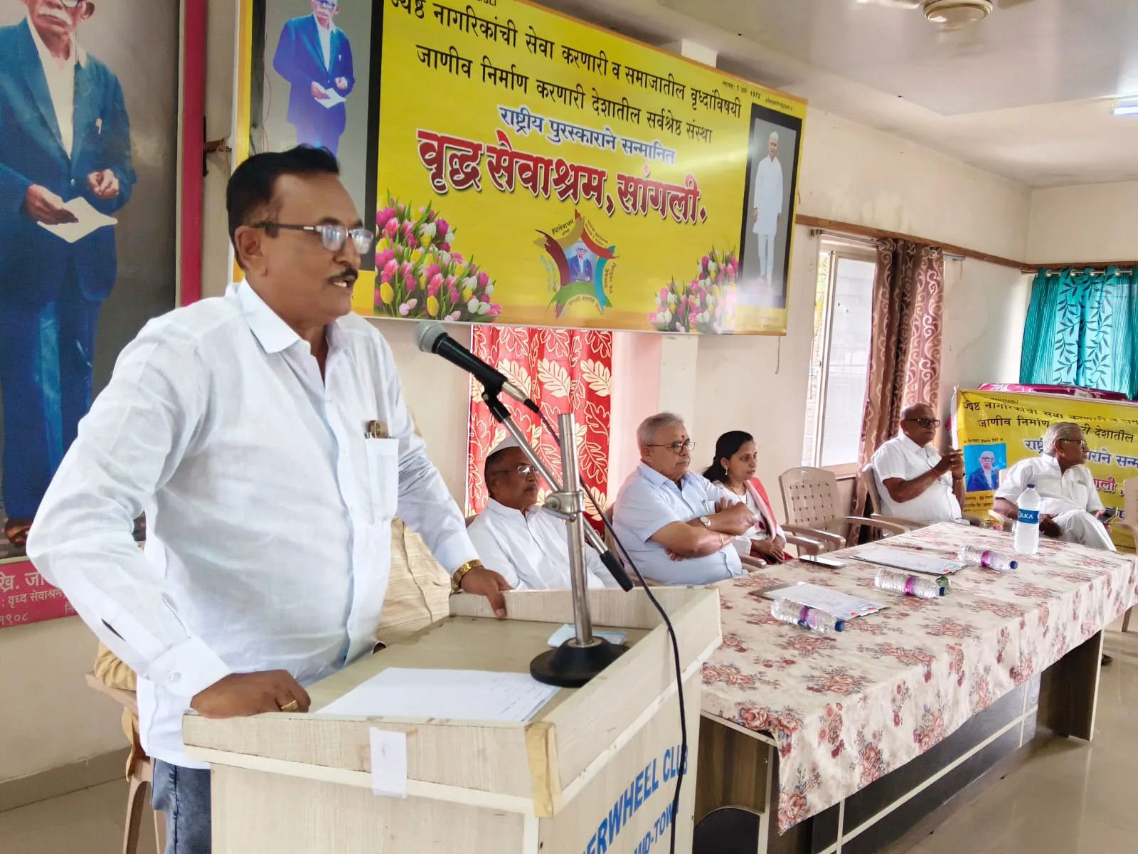 वृद्ध सेवाश्रम छायाचित्र