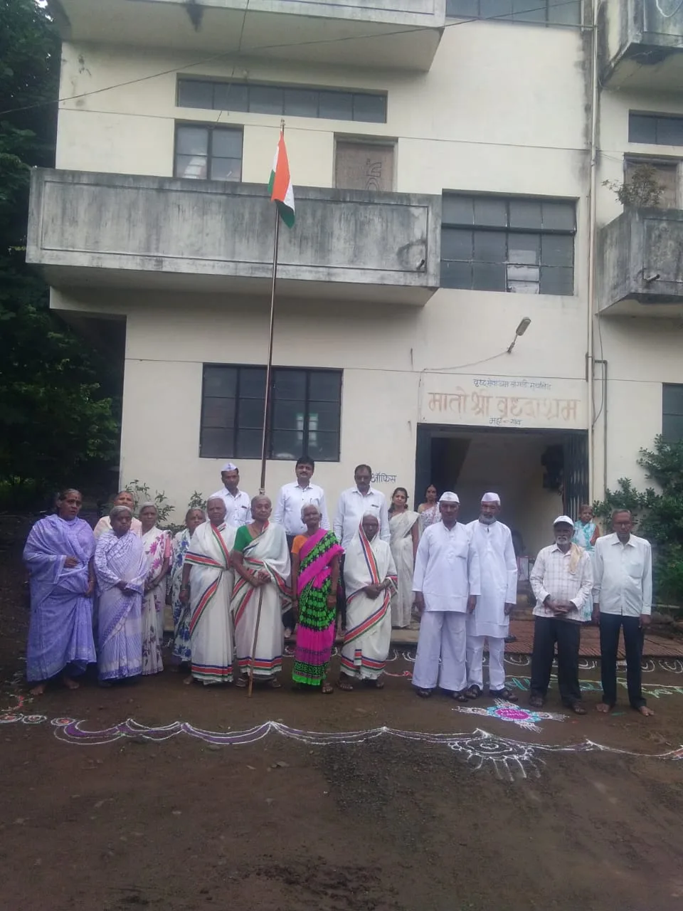 वृद्ध सेवाश्रम छायाचित्र