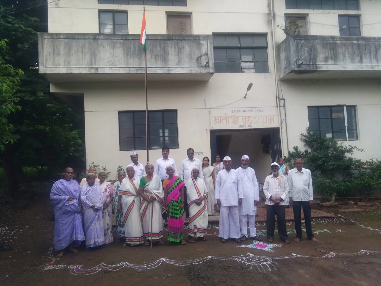 वृद्ध सेवाश्रम छायाचित्र