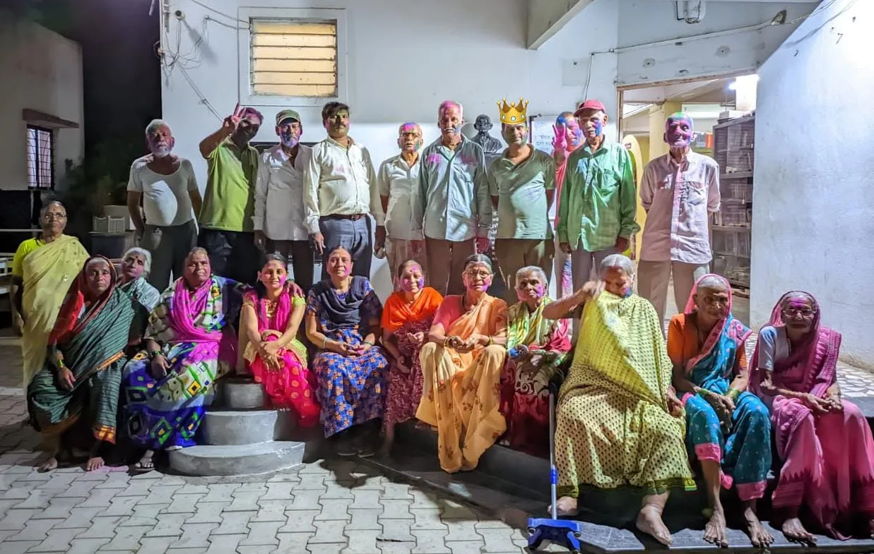 वृद्ध सेवाश्रम सांगलीतील ज्येष्ठ नागरिक सेवा